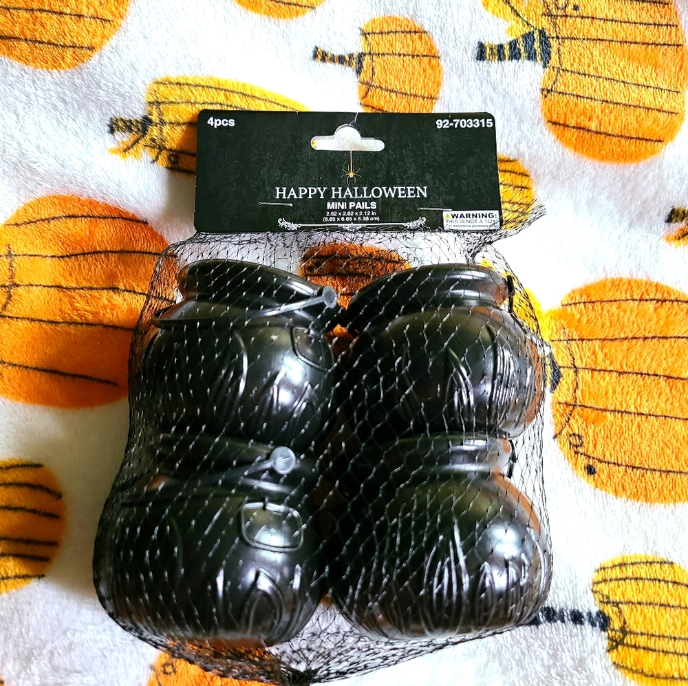 Mini pails, Spider Rings 50pc & Hanging Sign - Picture 3 of 3
